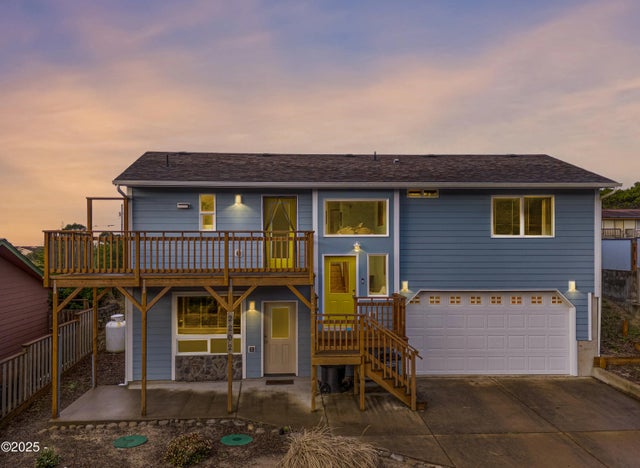 2202 Nw Mokmak Lake Drive Drive, Waldport