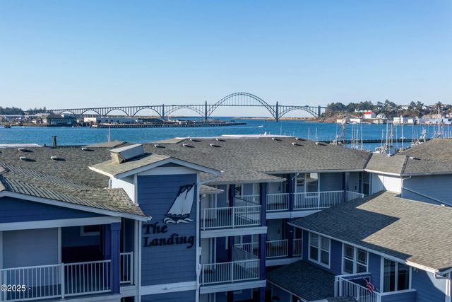 890 Se Bay Boulevard 210, Newport