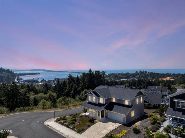 4231 Se Lee Avenue, Lincoln City
