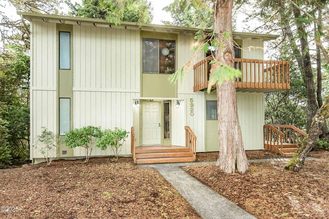 5920 La Plaza Place, Lincoln City