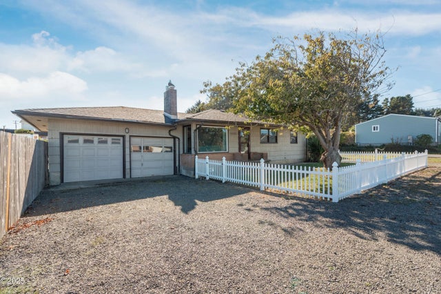 1218 Sw 16th Street, Lincoln City