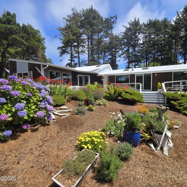 8243 Coast Road, Seal Rock