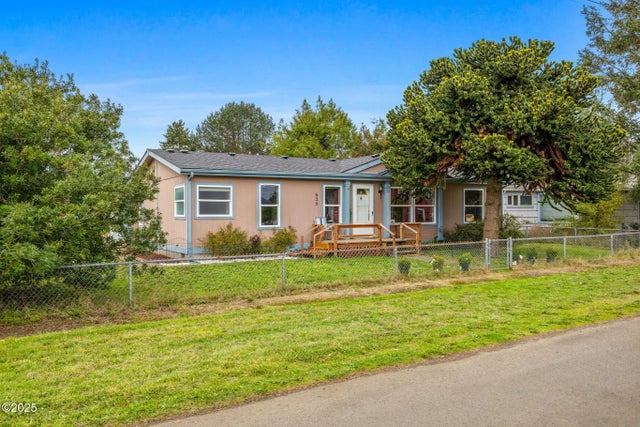 620 N Bay Street, Waldport