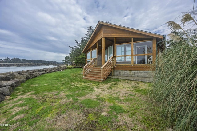 150 Sw Maple Street, Waldport