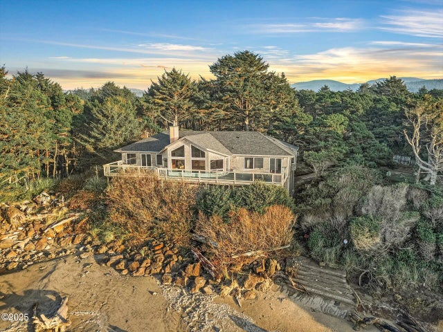 6215 Hwy 101, Yachats