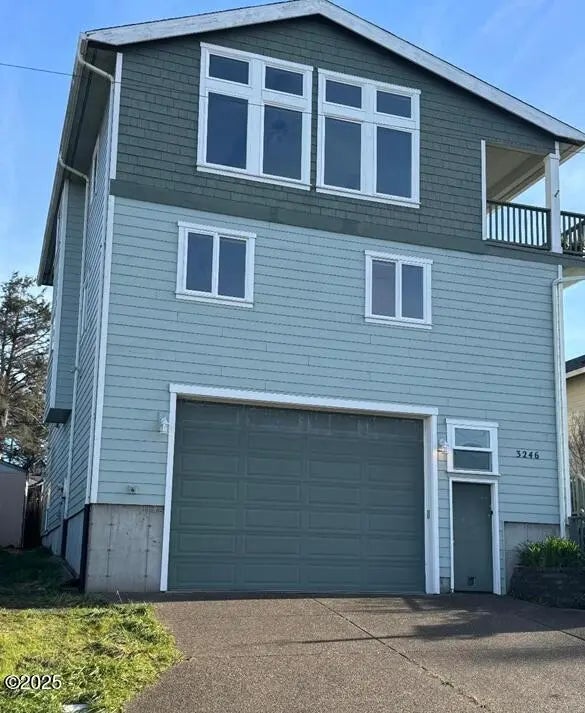 3246 Nw Mast Avenue, Lincoln City