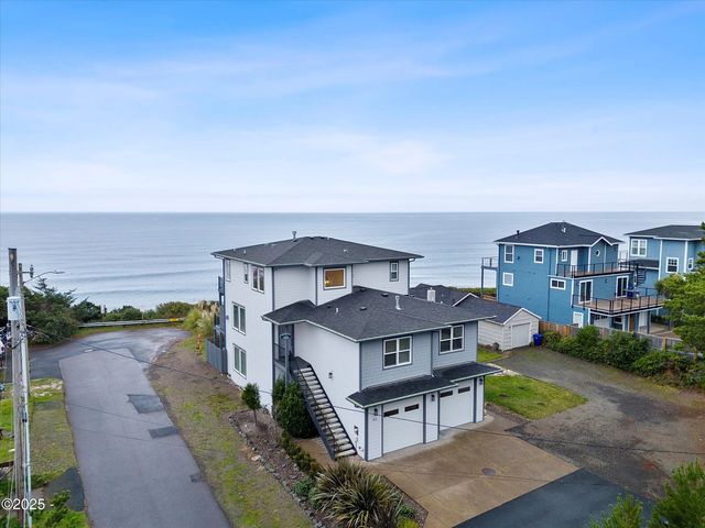 813 Sw 9th Street, Lincoln City