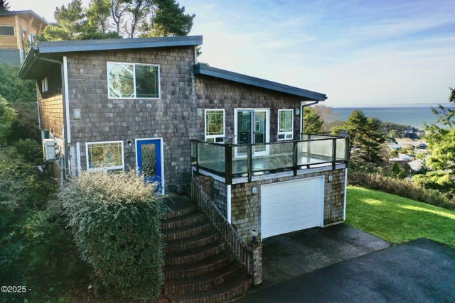 1044 King Street, Yachats