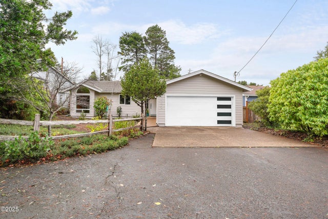 5655 Palisades Drive, Lincoln City