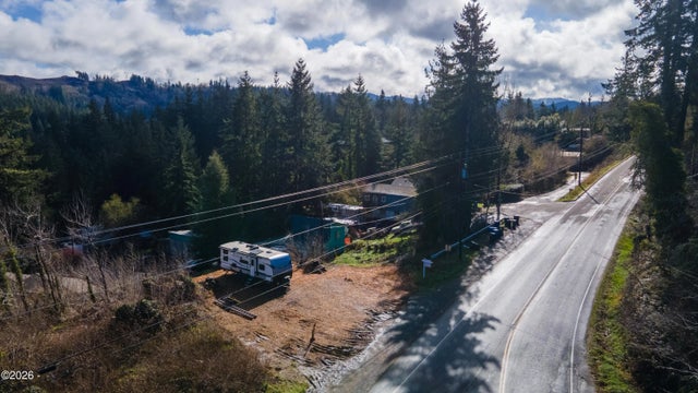 930 Ne Hwy 20, Toledo