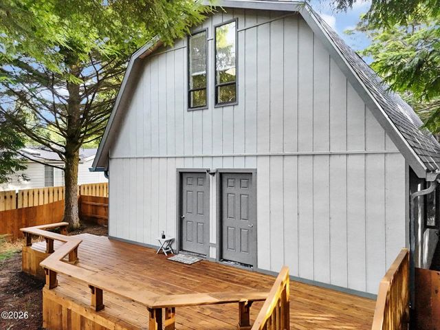 315 Seagrove Loop, Lincoln City