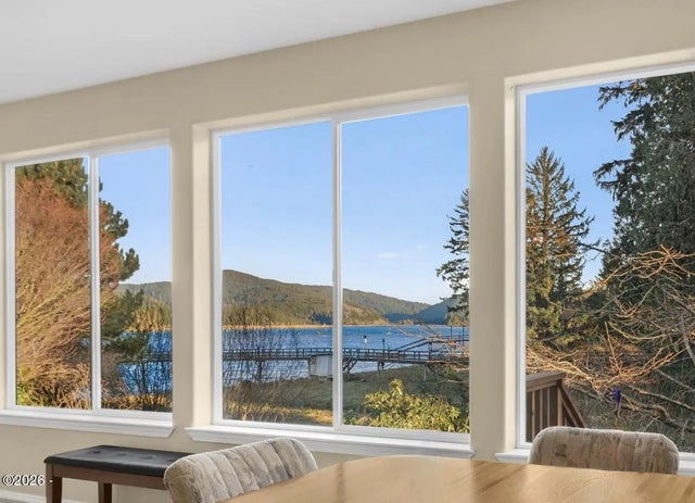 955 Se River View Lane, Waldport