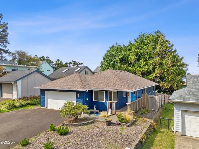 2709 Nw Mast Avenue, Lincoln City