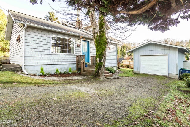 732 Sw 28th Street, Lincoln City