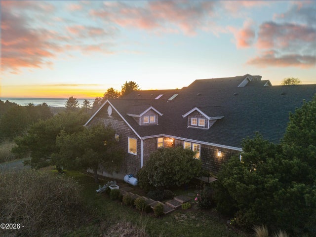 6455 Heron View Dr, Neskowin