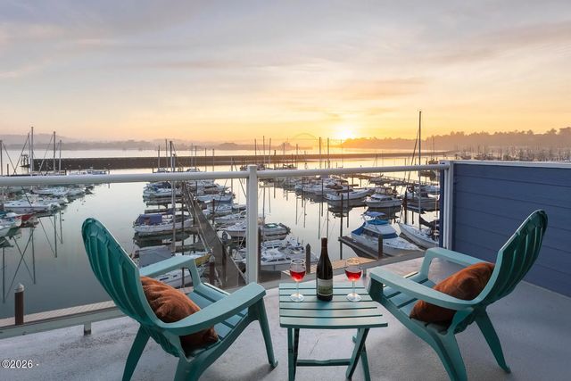 890 Se Bay Boulevard 305, Newport