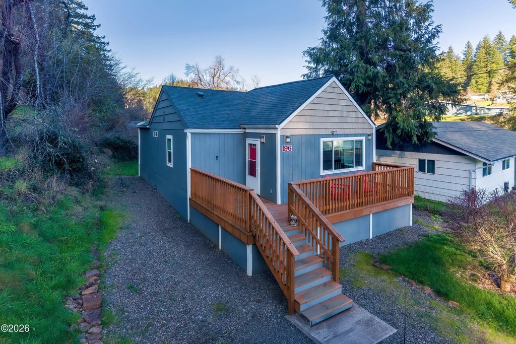 196 NW 11th Street exterior