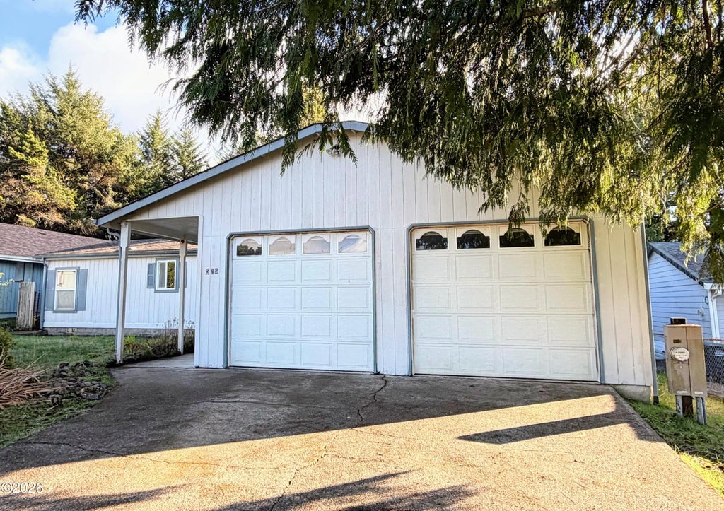 525 SW Green Drive exterior