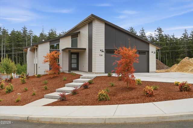 726 Se 42nd Place, Newport