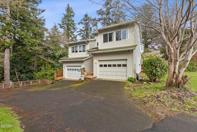 1941-1945 Ne 7th Drive, Lincoln City