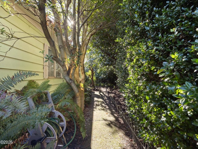 101 Ne 33rd Drive, Newport