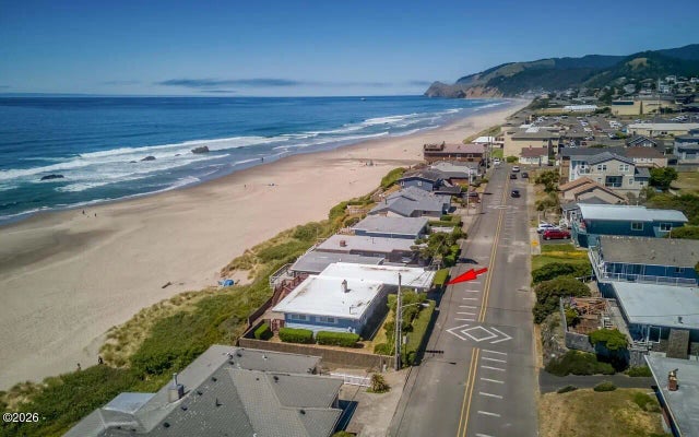 3805 Nw Jetty Avenue, Lincoln City