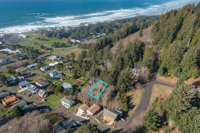 210 Chief Albert Drive, Yachats