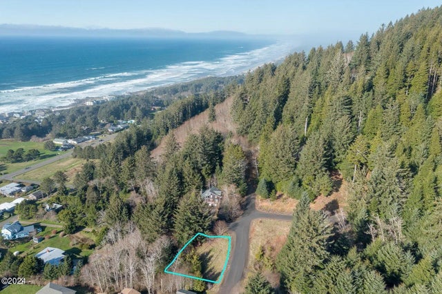 212 Chief Albert Drive, Yachats
