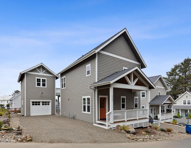 2065 Ne Mulberry Loop, Lincoln City