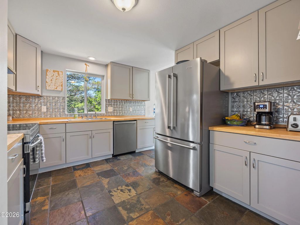 Interior of 720 SE Bird Avenue, Waldport, Oregon