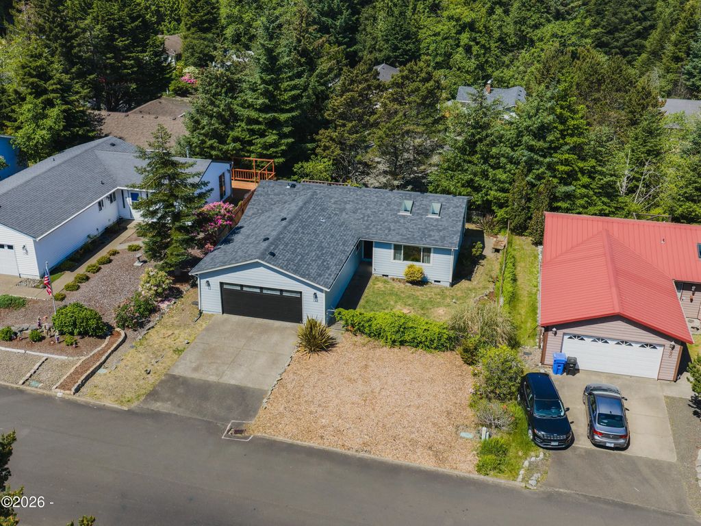 Exterior of 720 SE Bird Avenue, Waldport, Oregon