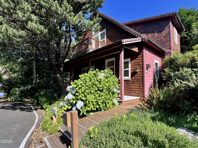 2050 Overleaf Loop, Yachats