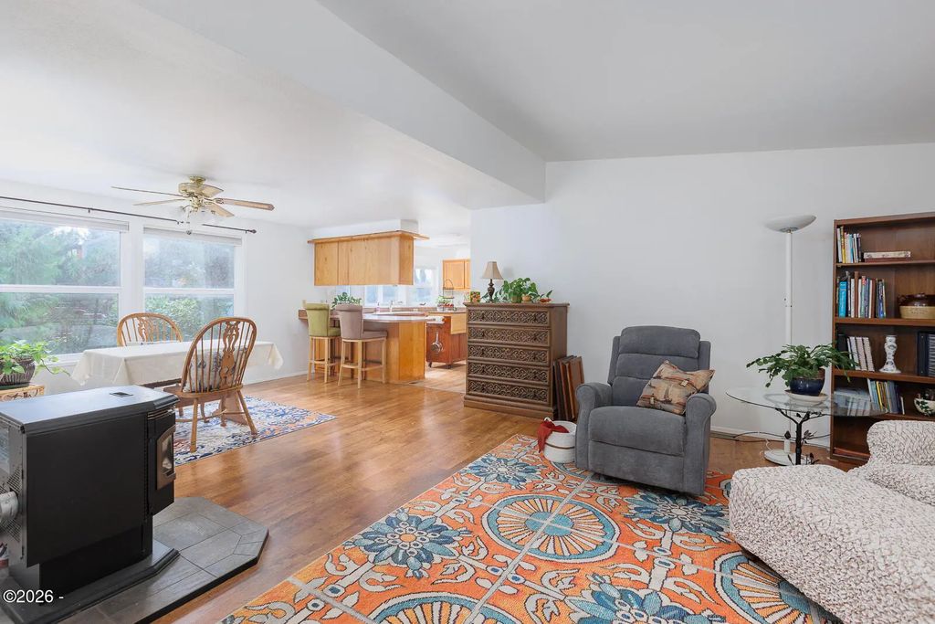 280 NE 69th Place, Newport, Oregon, Shorepine Hills