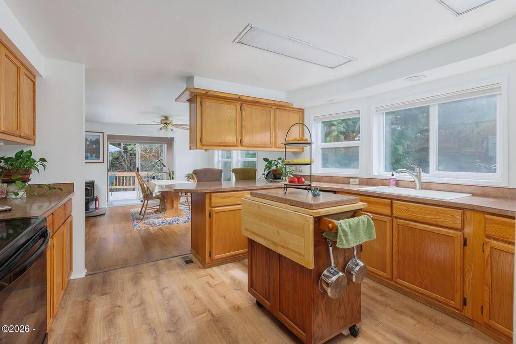 280 NE 69th Place, Newport, Oregon, 3 bedroom home