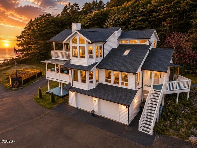 9045 Nw Pacific Coast  Highway, Seal Rock