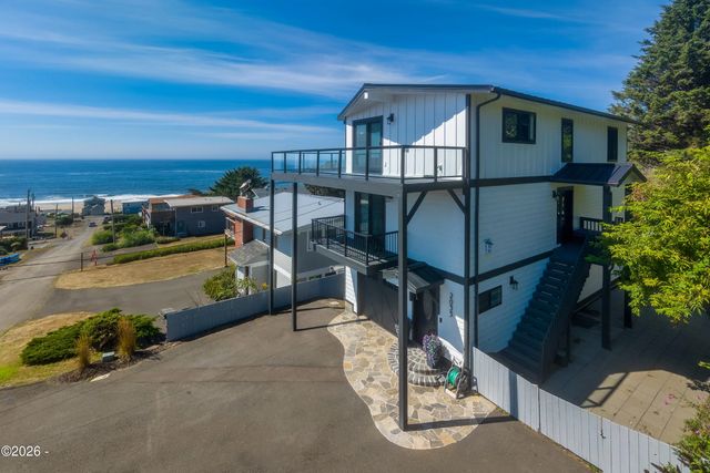 2035 Ne 66th Street, Lincoln City