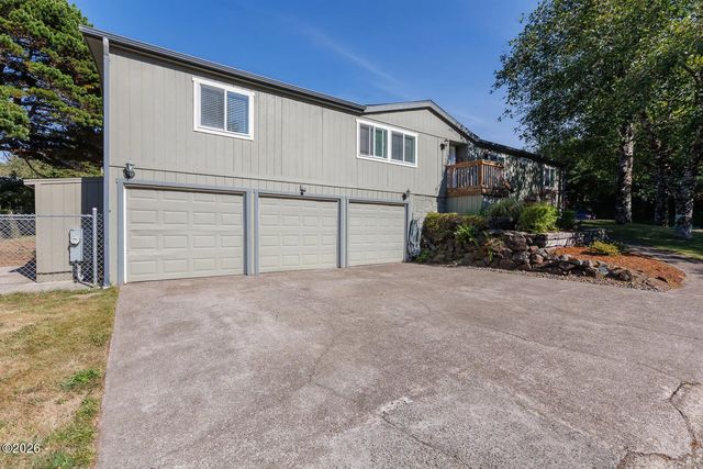 210 Ne 69th Place, Newport