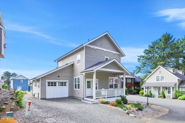 2073 Ne Mulberry Loop, Lincoln City