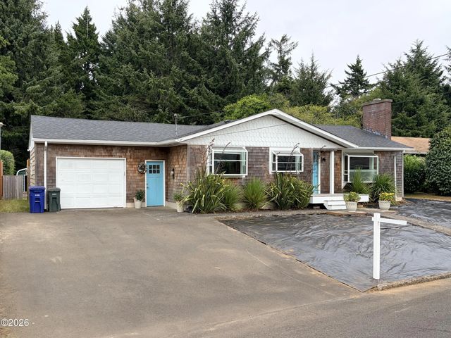 1844 Ne Crestview Place, Newport