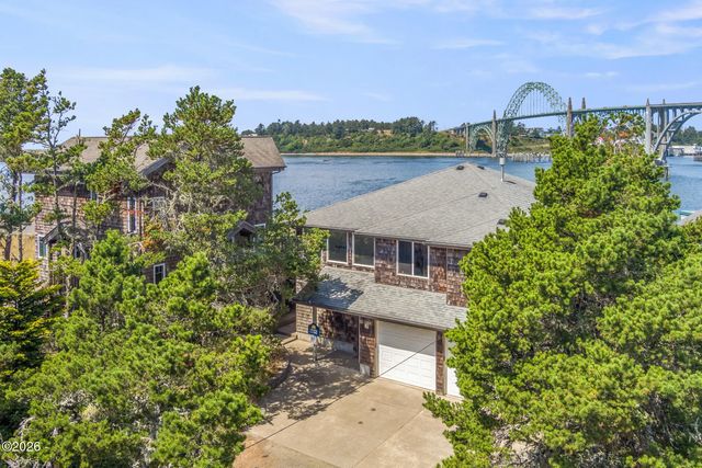 242 Sw 27th Street, Newport