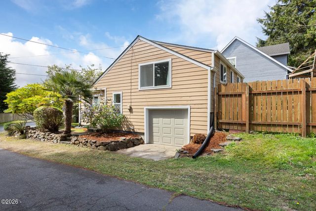 1125 Sw Galley Avenue, Lincoln City