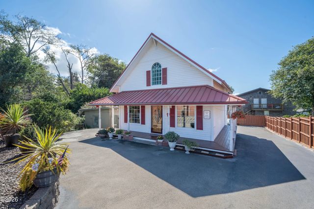 636 E Olive Street, Newport