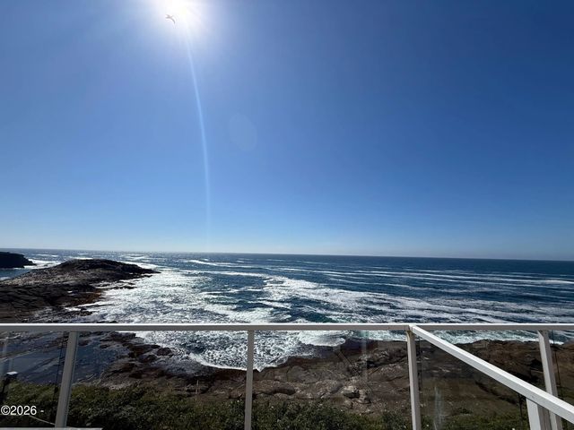 709 Us-101 602, Depoe Bay