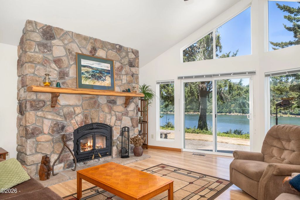Open floor plan interior at 6039 S Bay Road, Toledo, Oregon