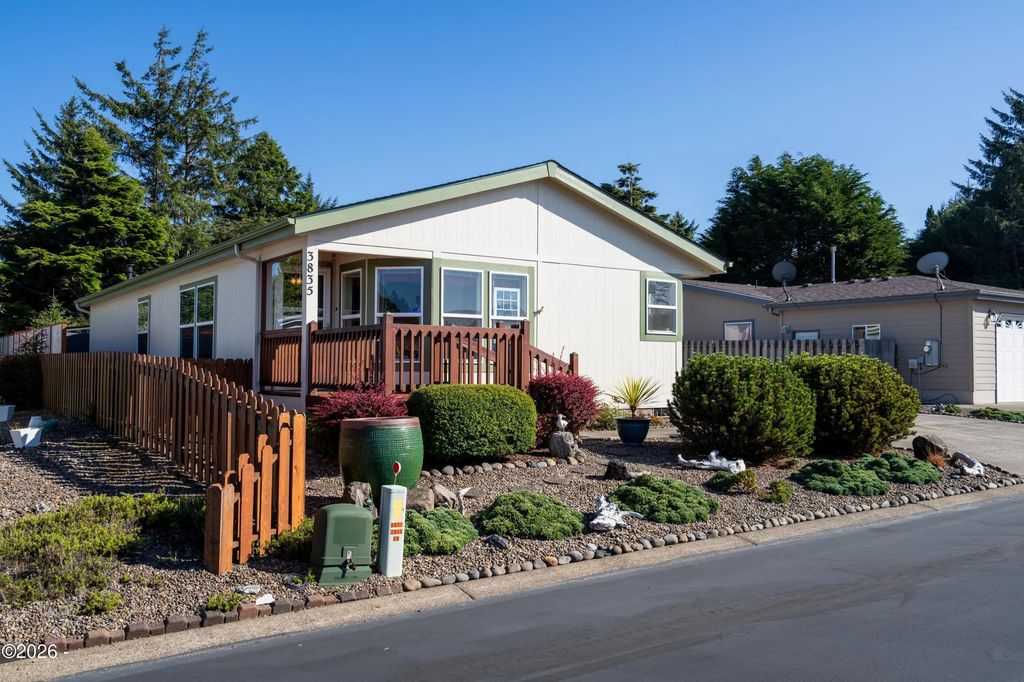3835 Summit Ridge Circle, Depoe Bay, Oregon exterior