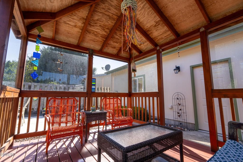 Landscaping at 3835 Summit Ridge Circle, Depoe Bay, Oregon