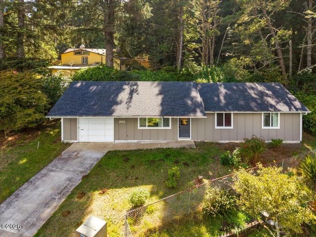1942 Sw Galley Court, Lincoln City
