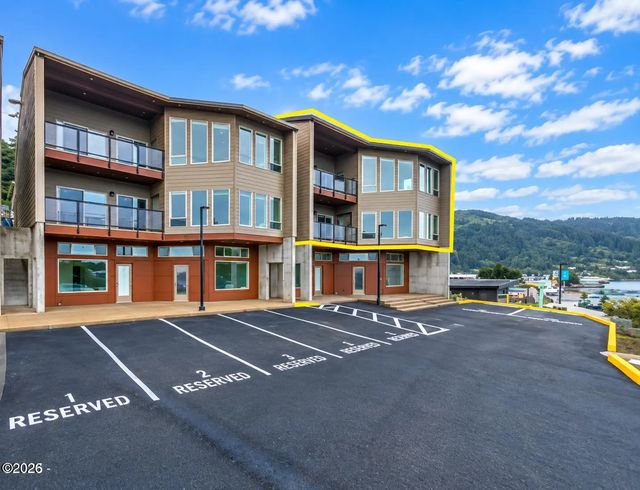 470 Hwy 101 202, Yachats