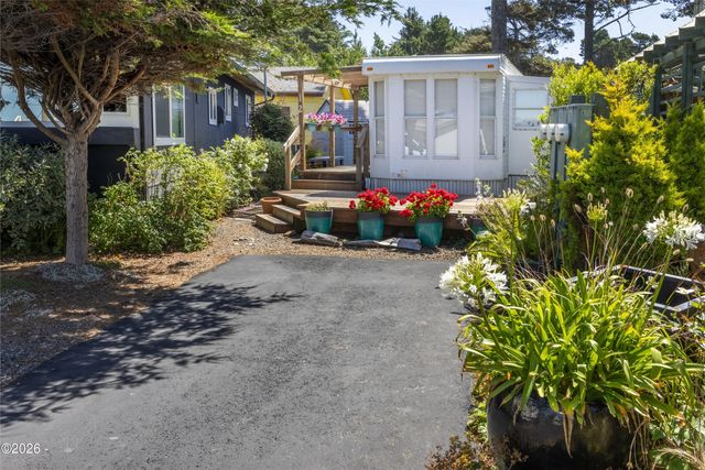4875 N Hwy 101 12, Depoe Bay