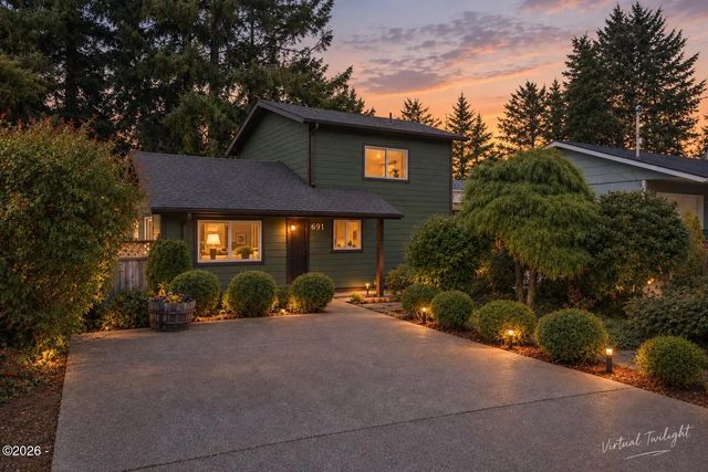 691 Se Jetty Avenue, Lincoln City